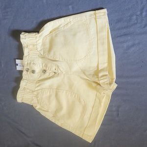 Brand new with tags!! High waisted denim papperbag shorts💛🌞